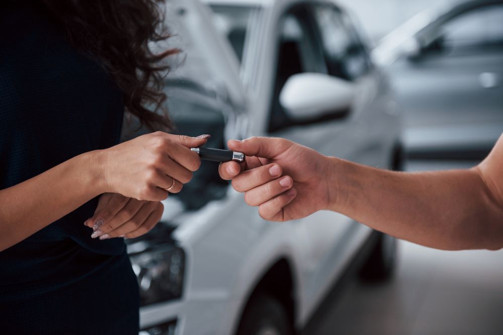 O que pesa mais no bolso: comprar ou alugar um carro? - Multieixos com Renato Ferraz - 