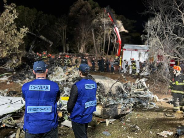 Acidente aéreo deixa 62 mortos; ex-ministro Delfim Netto morre em SP