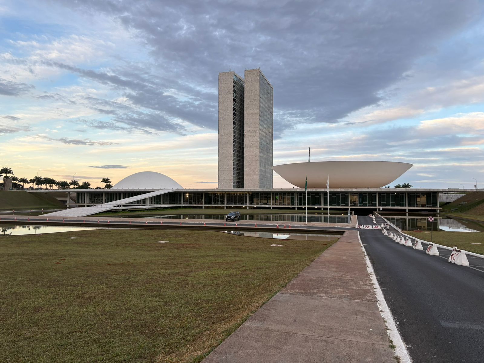 Congresso arma bomba fiscal de R$ 1 trilhão com PEC de novo calote de precatórios