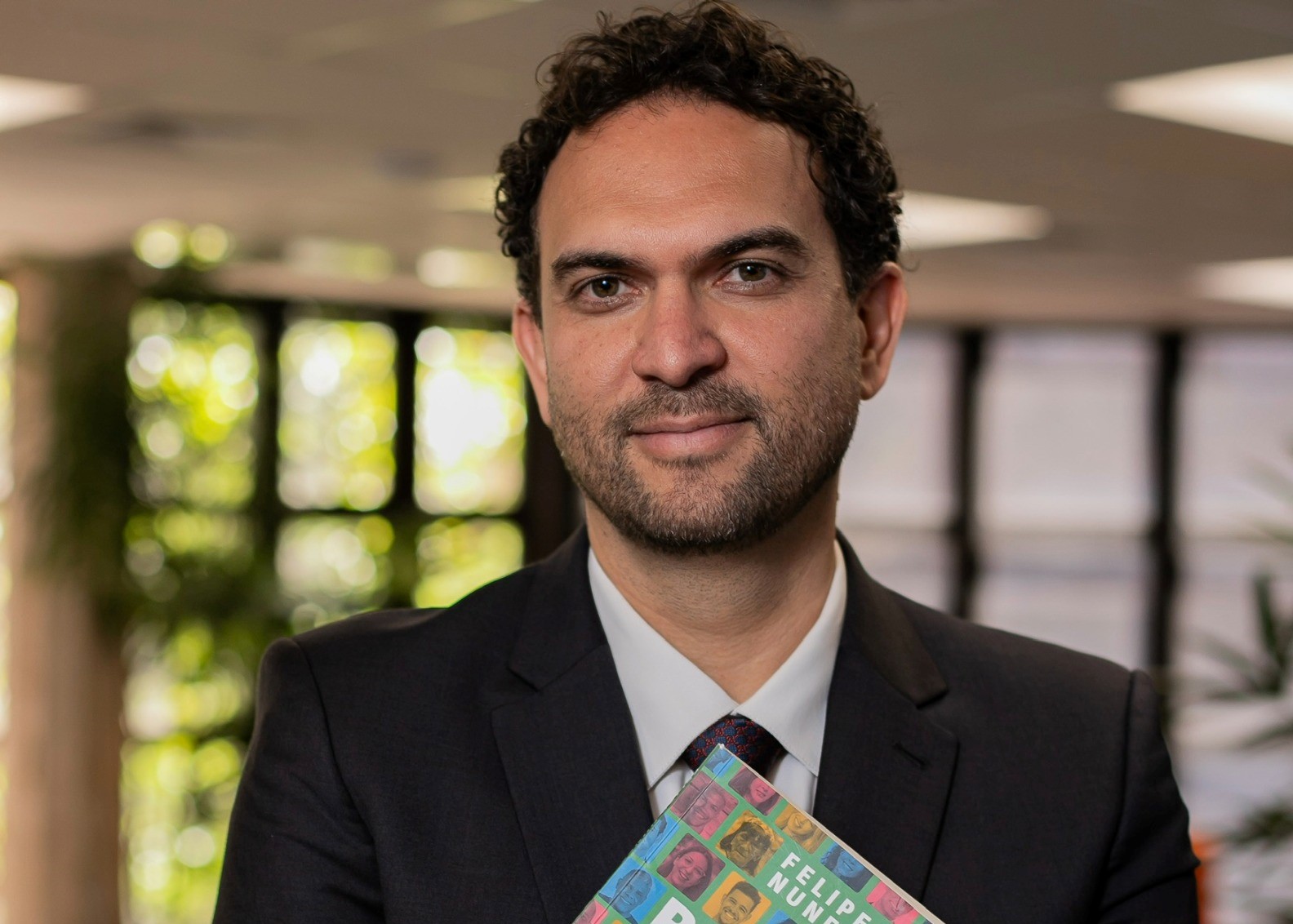 Senado é palco de lançamento de livro “Brasil no Espelho”, de Felipe Nunes