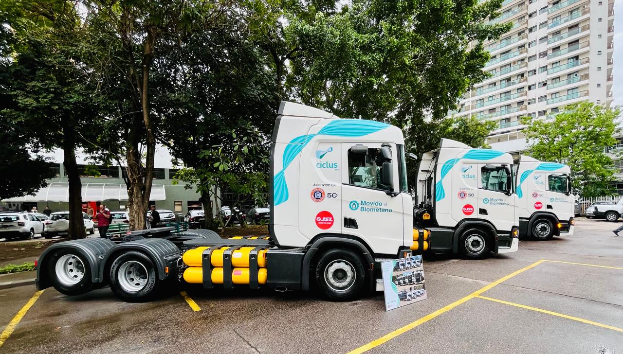 Rio usa carretas movidas a biometano do próprio lixo