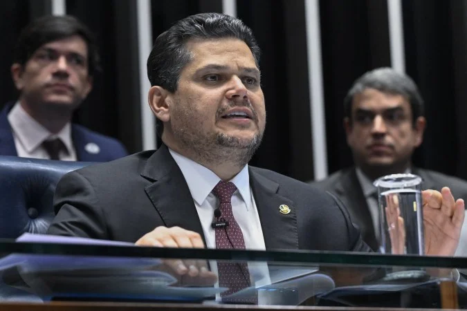 Alcolumbre recebe alerta sobre 'jabutis' que podem elevar tarifas de energia | Eco Braziliense - 