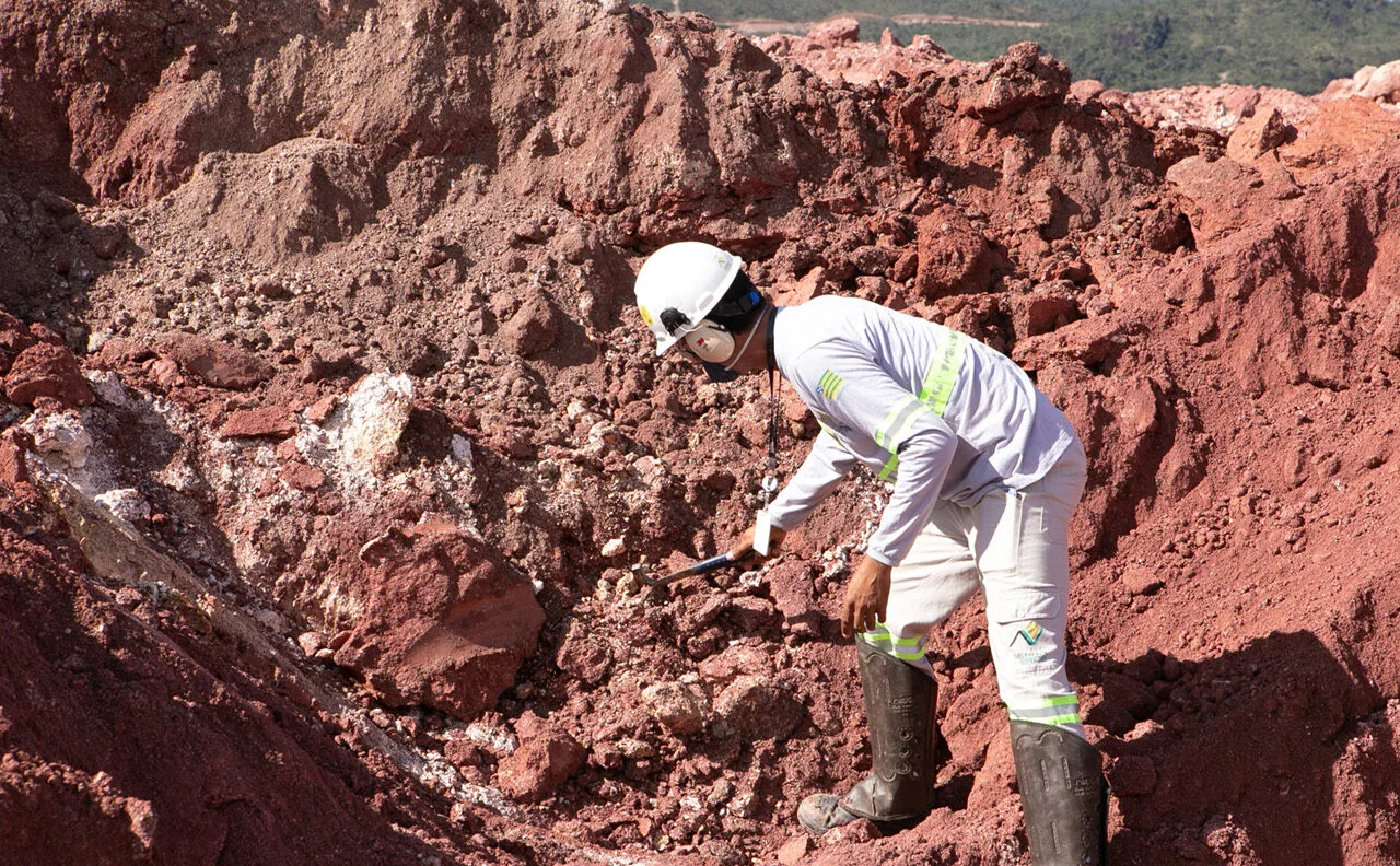 Brasil amplia estudos sobre solo e recursos minerais - 
