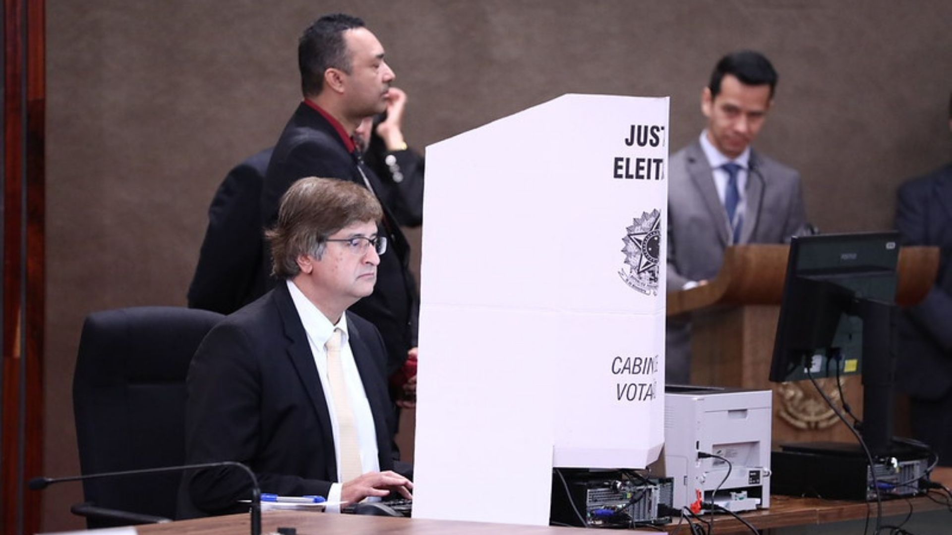 TSE dá início à etapa que garante a segurança dos sistemas usados nas urnas | Em alta na política - 