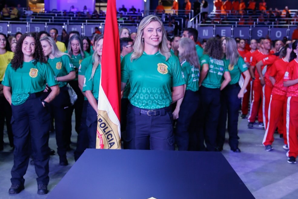 "Fui baleada para salvar uma mulher": Delegada Karen disputa vaga na CÃ¢mara Legislativa | Em alta na polÃ­tica - 
