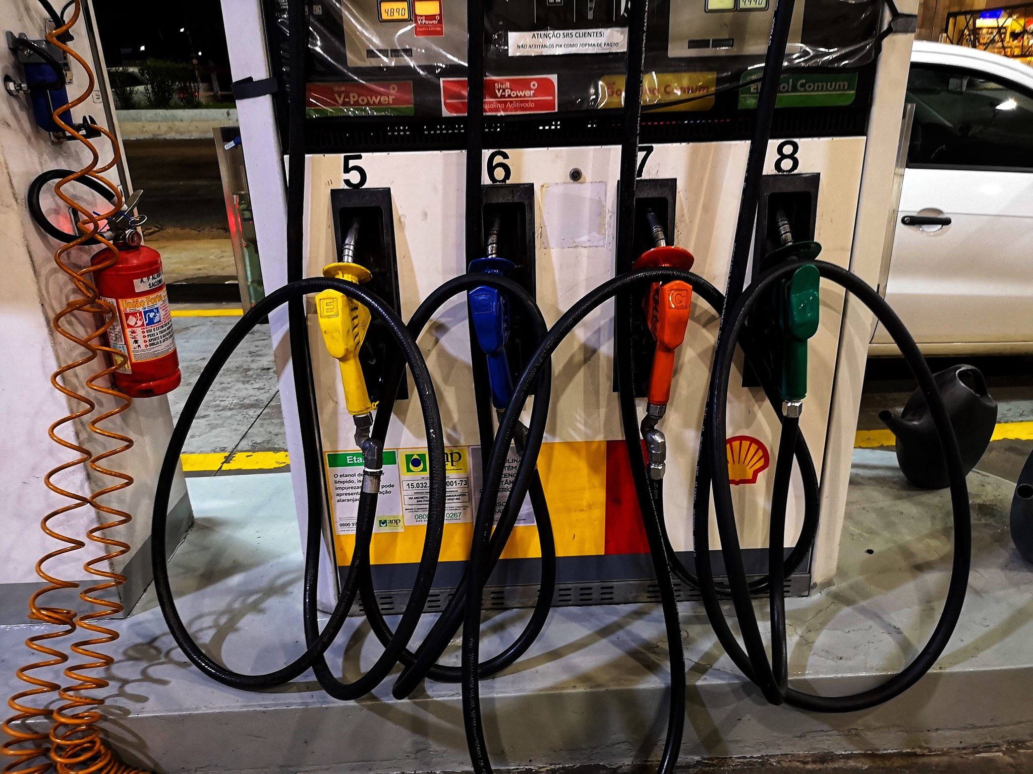 Preço da gasolina cai 0,76% em abril no Centro-Oeste  - 