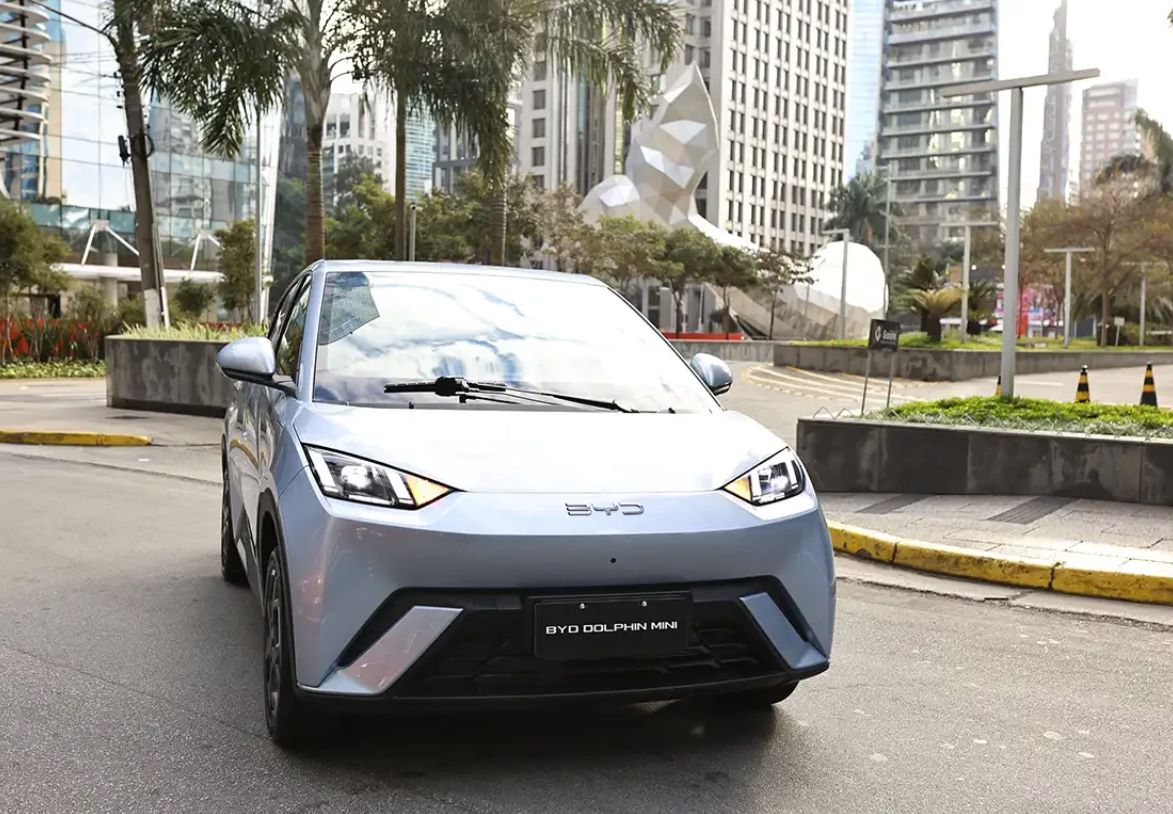 BYD é líder de emplacamentos em Brasília no segmento varejo em 2025 - Multieixos com Renato Ferraz - 