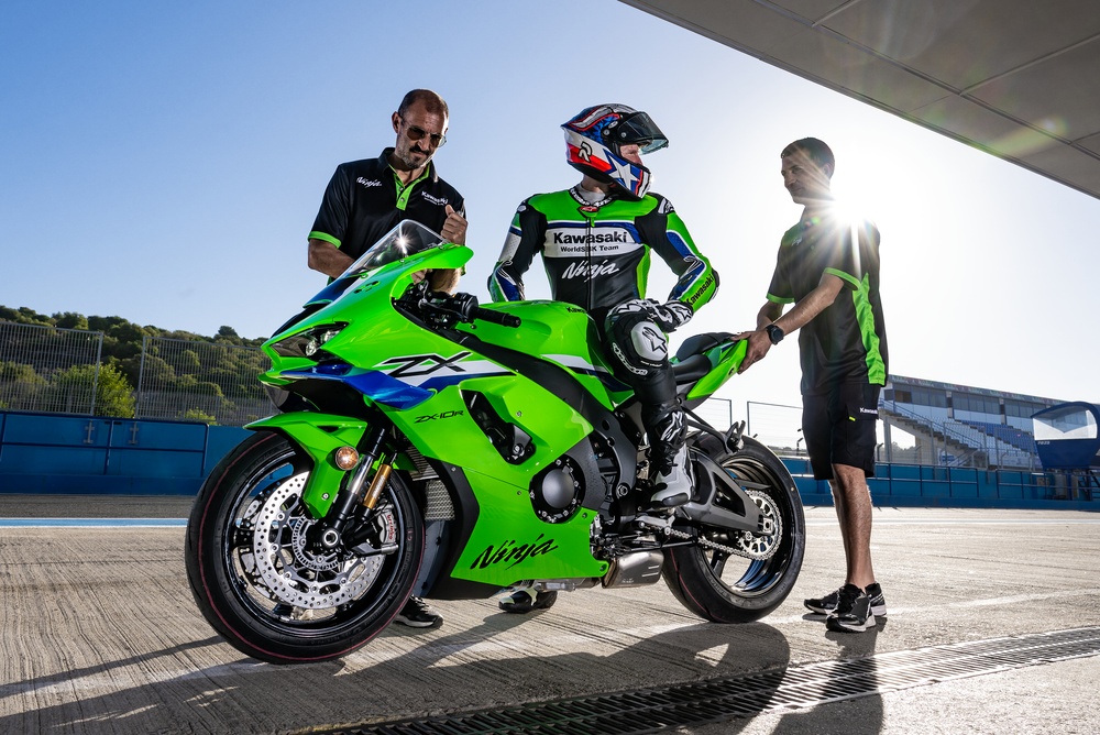 Nova Kawasaki Ninja ZX-10R 2027 custa R$ R$ 136 mil - 