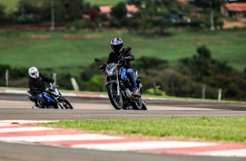 Avelloz entra no segmento street com a AZ170 Bravo - 