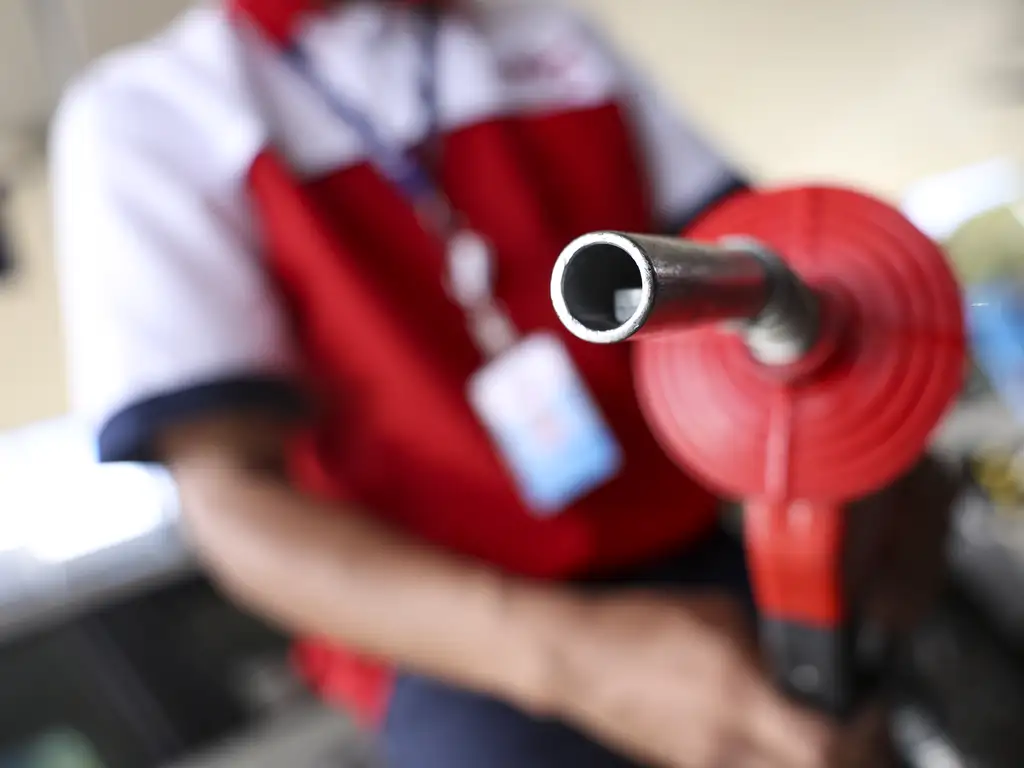 Diesel S-10 acumula alta de 15,1% em 12 meses - Multieixos com Renato Ferraz - 