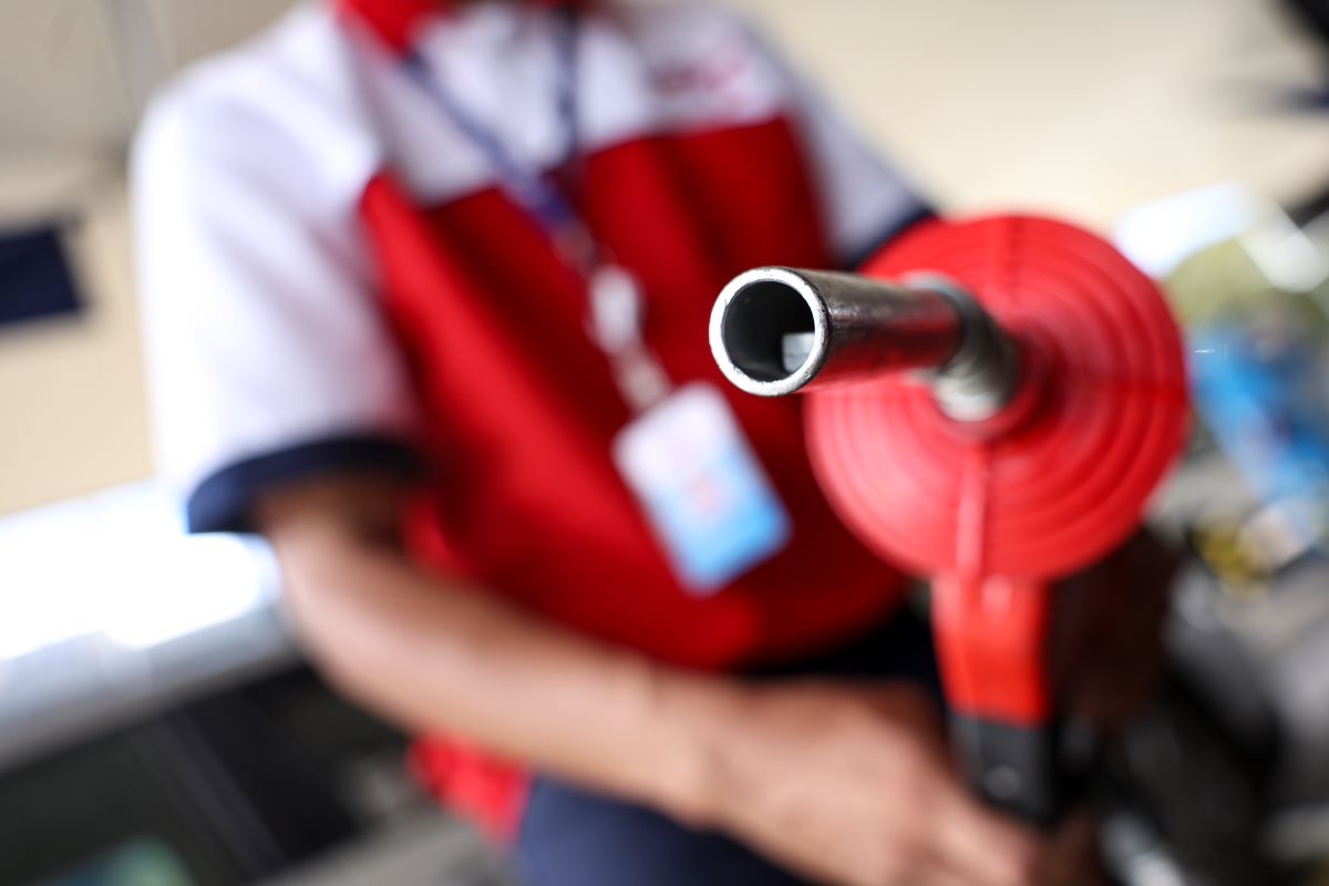 Diesel dispara 6,67% na 1ª quinzena de outubro - Multieixos com Renato Ferraz - 