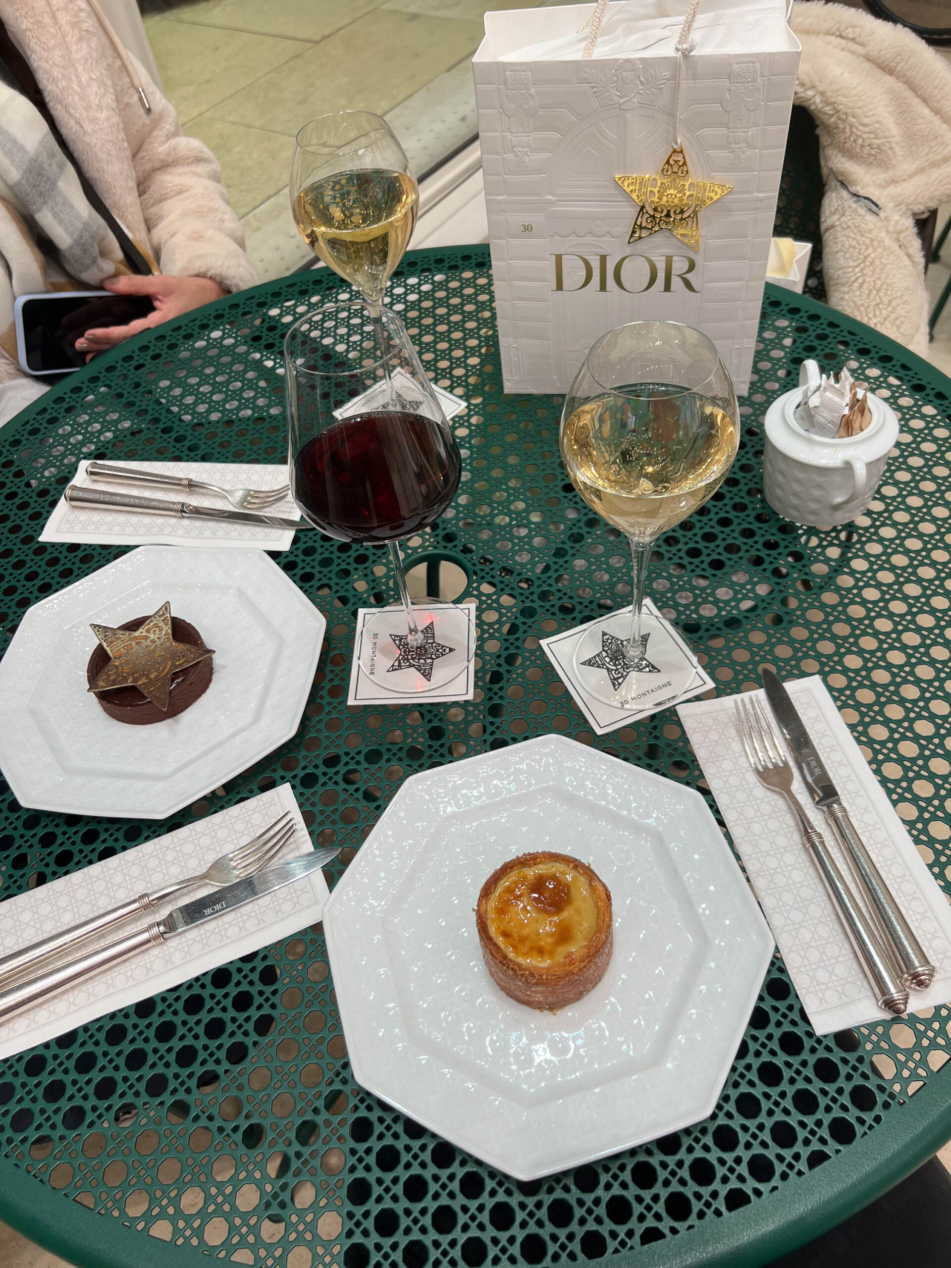 Mesa no Café Dior