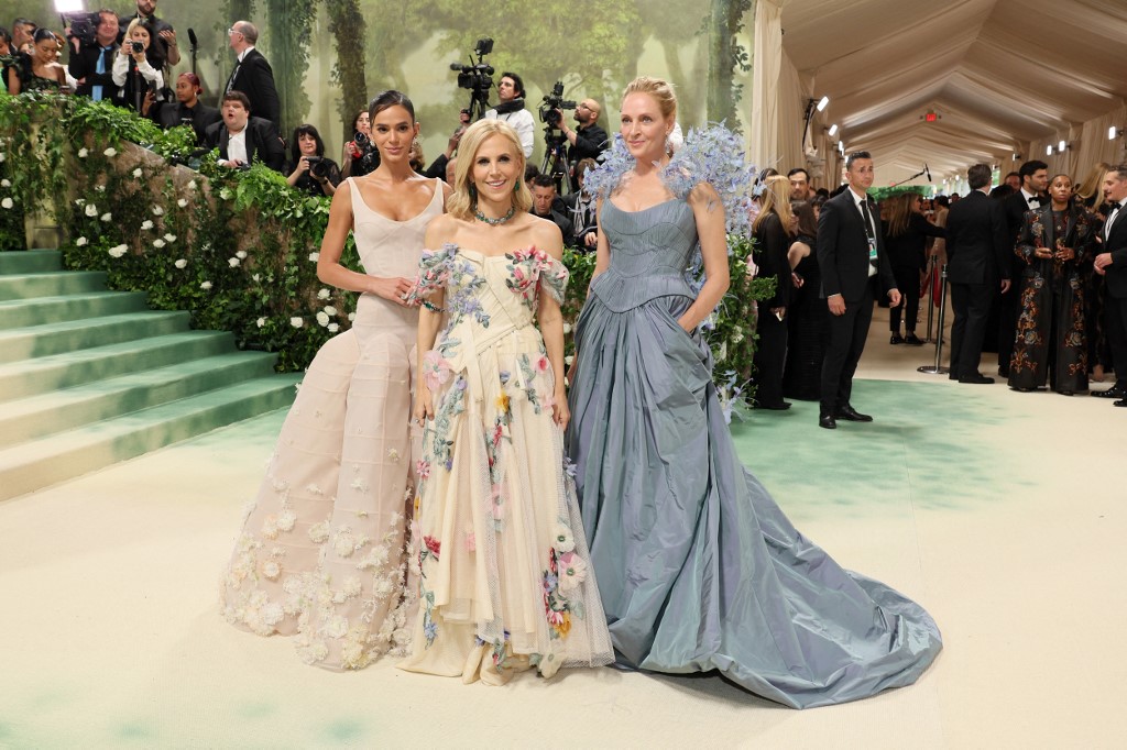 Bruna Marquezine, Tory Burch e Uma Thurman no MET Gala 2024