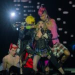 Madonna no palco da Celebration Tour