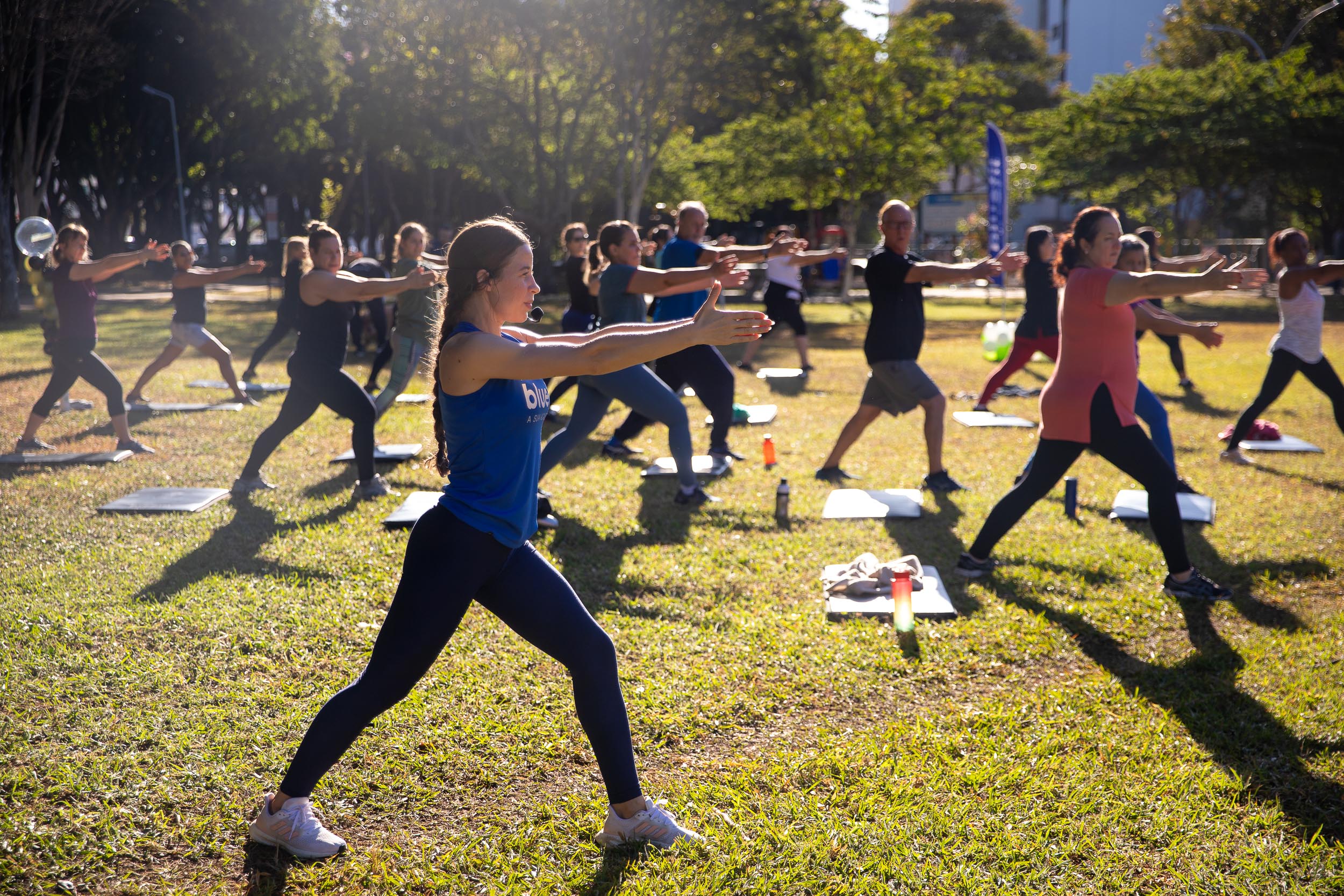 Academia faz aulão de pilates ao ar livre para uma boa dose de vitamina D