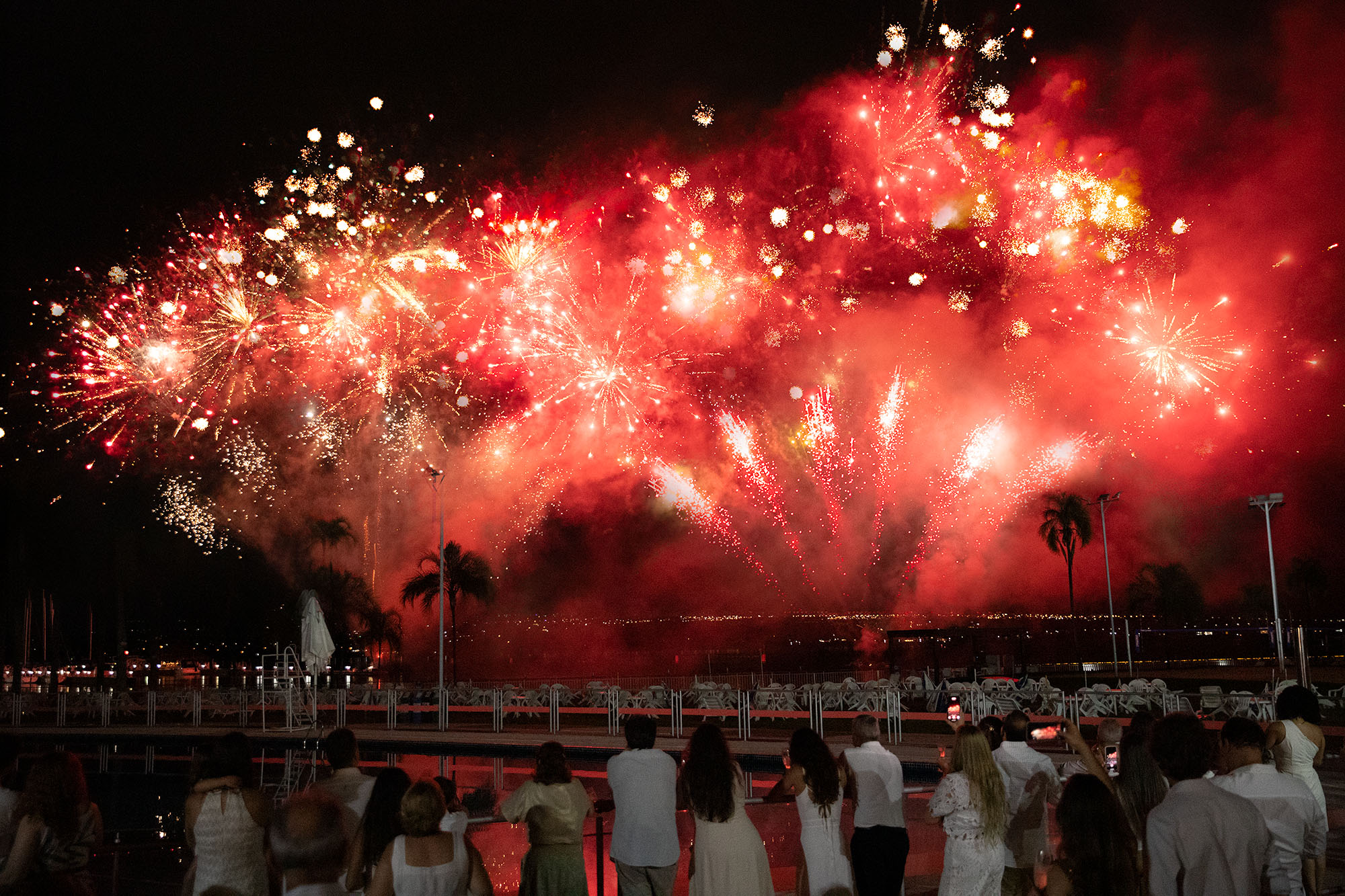 Iate Clube celebra a chegada do novo ano em mega festa de réveillon