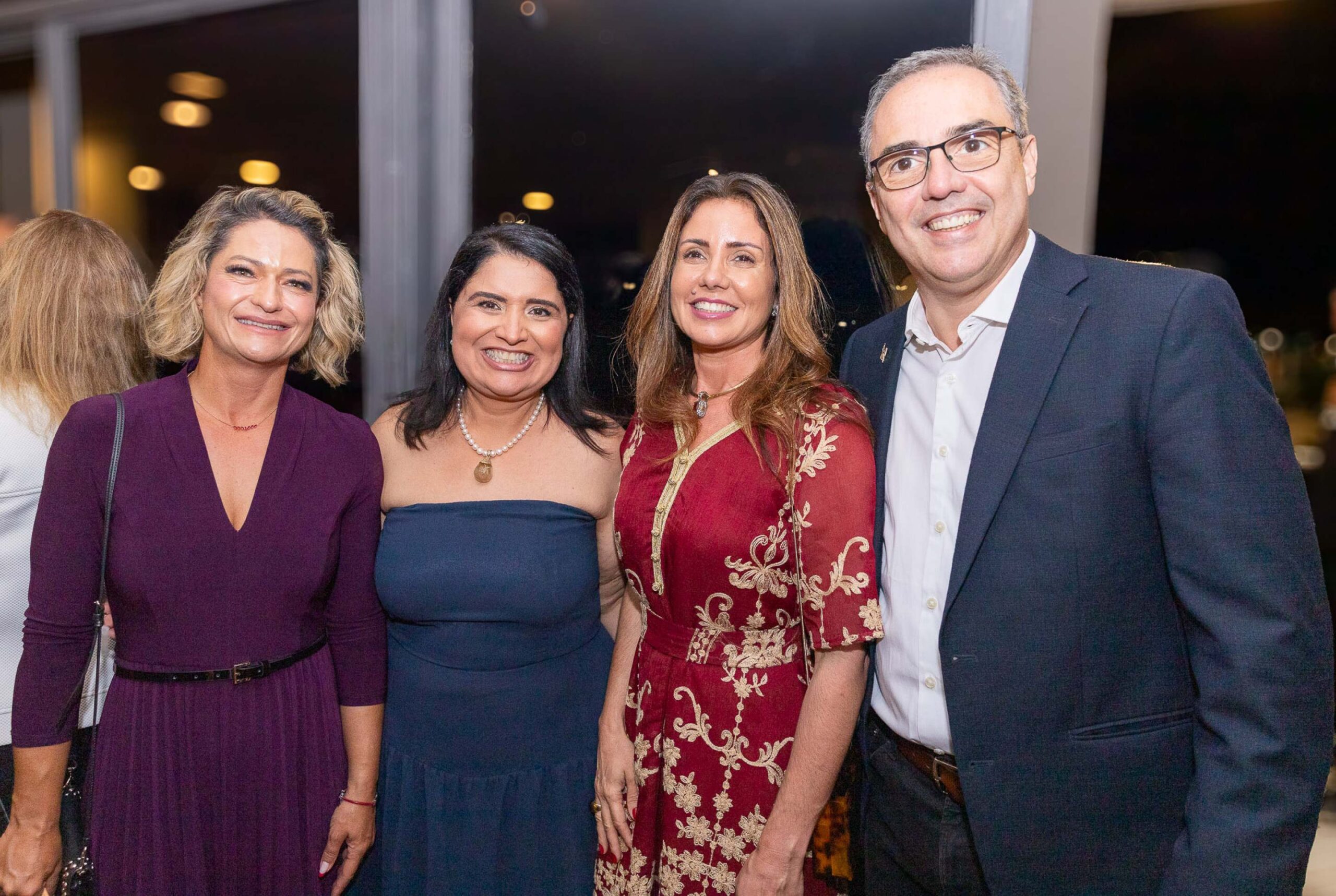 Kátia Cubel comemora homenagem em revista