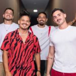 Os integrantes da banda Doze Por Oito: Eric Vianna, Thiago Miranda, Hugo Mondadori e Gustavo Choairy