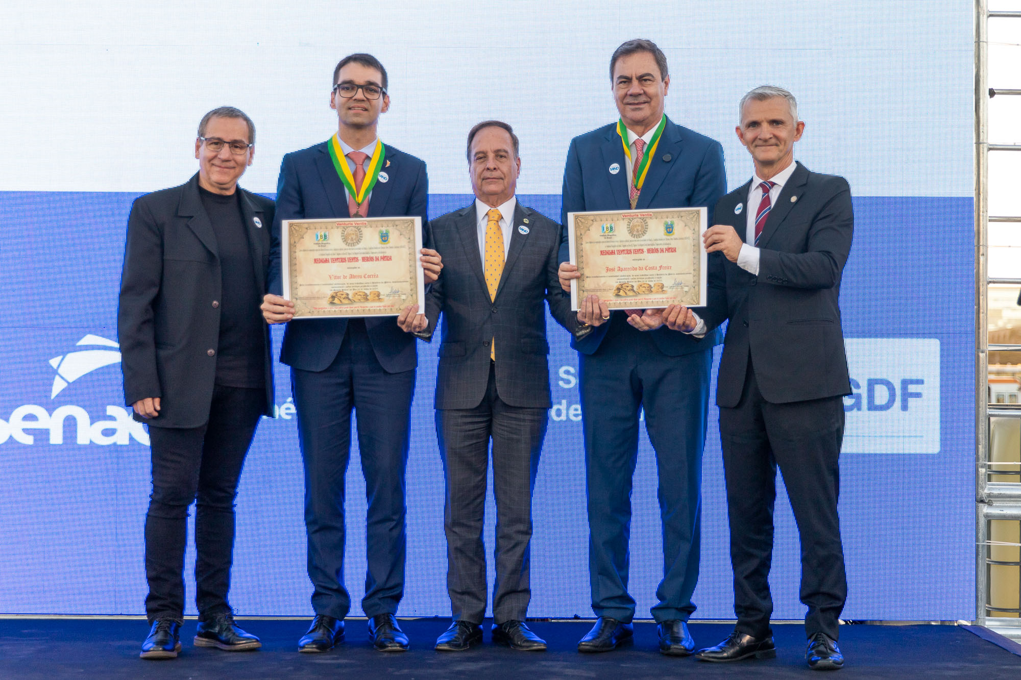 O cineasta Whalter Neto, o diretor regional do Senac Vitor Corrêa, Antônio José Náufel, o presidente da Fecomércio José Aparecido Freire e Alexandre Ferro | Foto: Mariana Campos