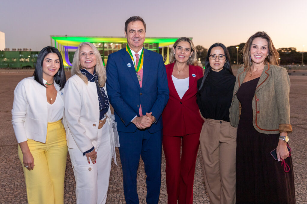 Barbara Alisia, Cintia Gontijo, José Aparecido Freire, Nara de Deus, Symara Gomes e Caetana Franarin