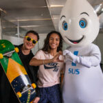 A presidente do Banco do Brasil, Tarciana Medeiros, a skatista Rayssa Leal e Zé Gotinha | Foto: Mariana Campos