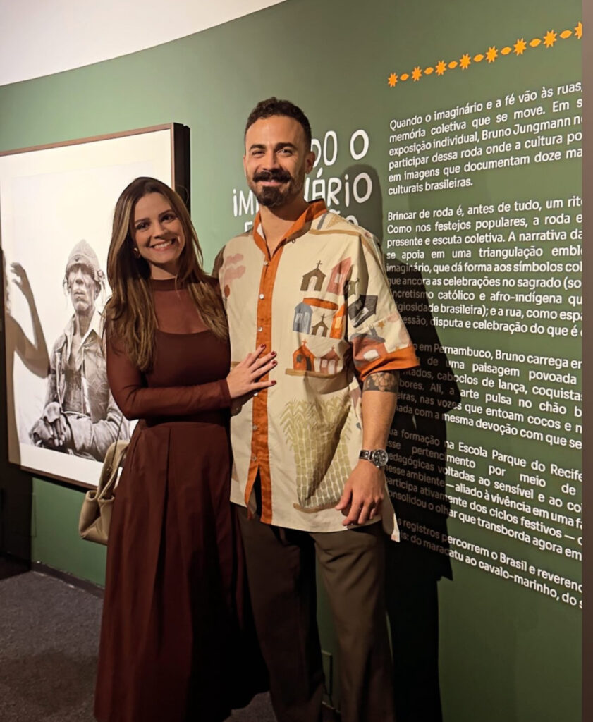 Julia e Bruno Jungmann na exposição | Foto: Reprodução/Instagram