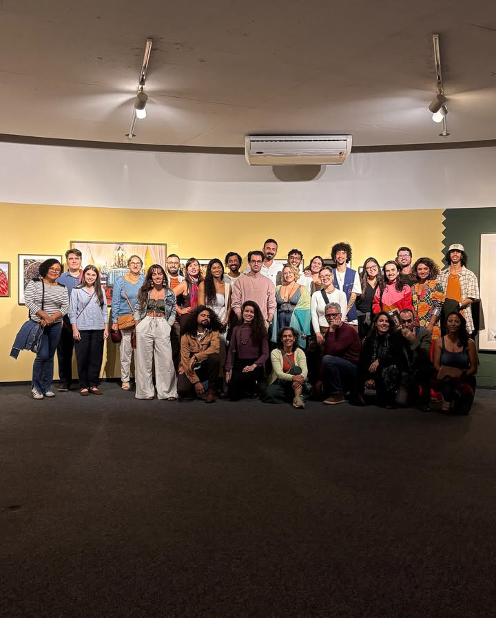 Mostra fotográfica no Espaço Oscar Niemeyer promove visitas guiadas