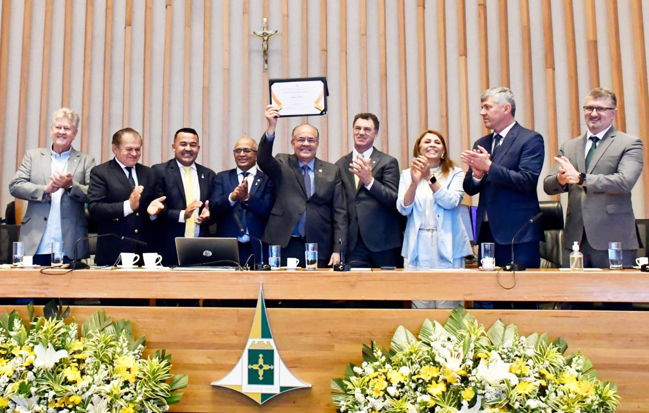 Presidente da CEB recebe título de cidadão honorário