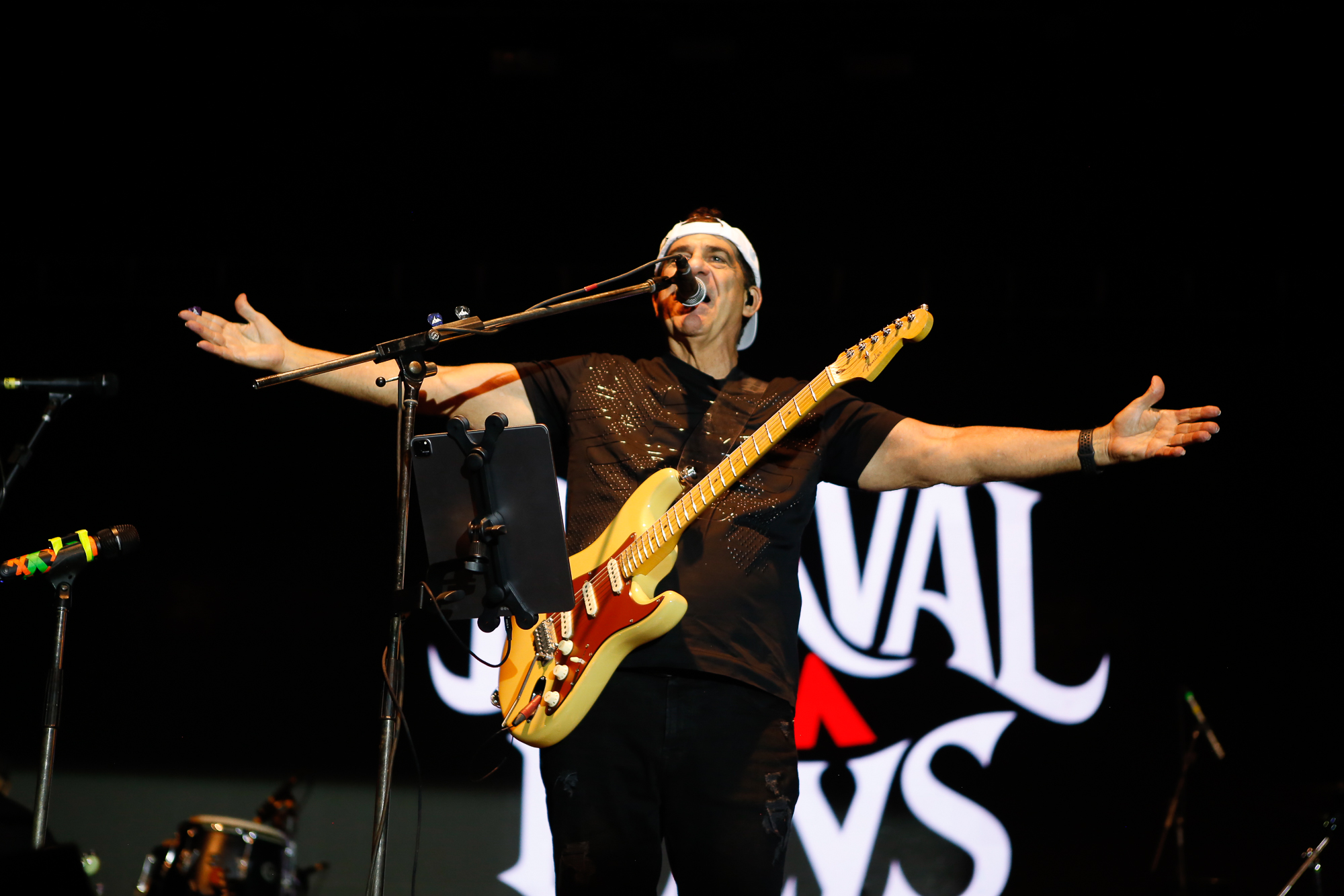 Durval Lelys agita Luau do Iate em noite de lua cheia | Foto: Fabiano Neves