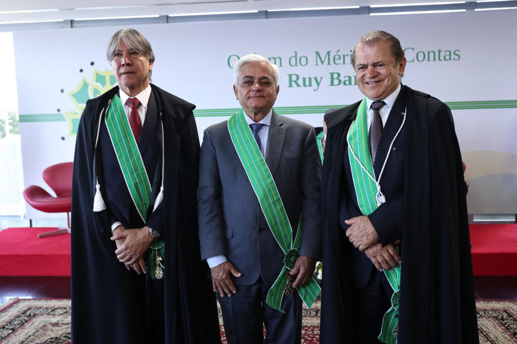 Conselheiro Inácio Magalhães, vice-presidente do TJDFT, Roberval Belinate, e presidente Manoel de Andrade