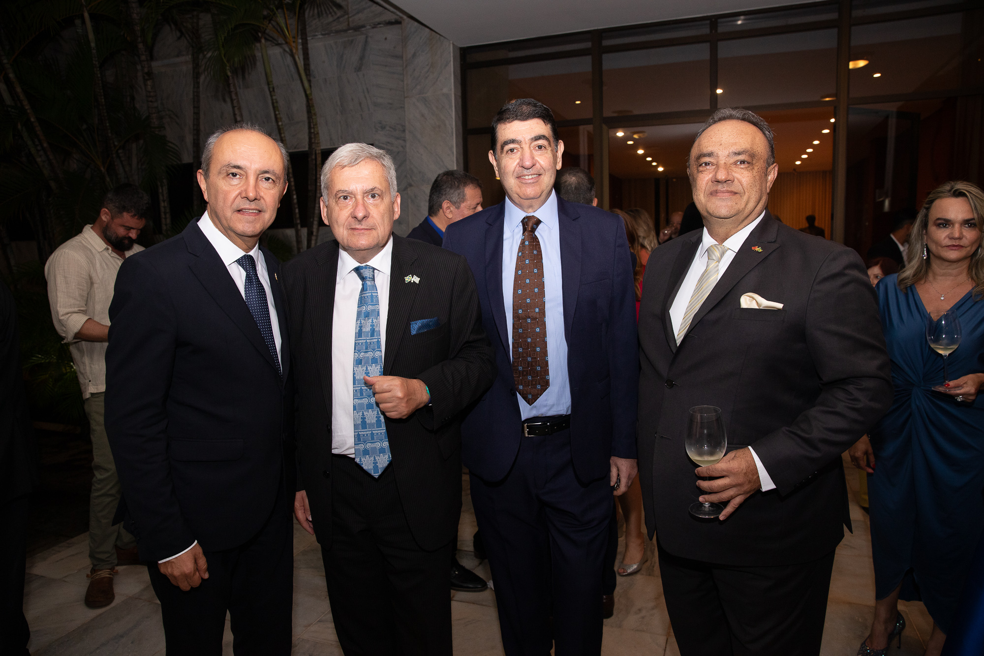 Deputado do parlamento grego Theodoros Karaoglou, o embaixador da Grécia Yannis Tzovas, Georgios Karakaksis e o embaixador da Macedônia do Norte Igor Popov