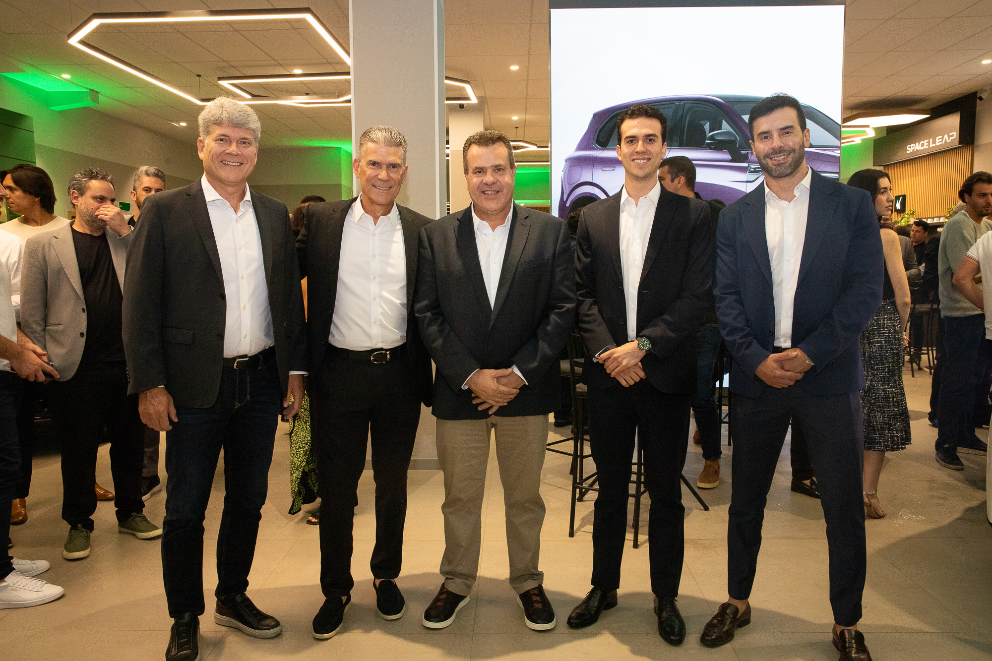 Champion inaugura Leapmotor e apresenta nova era de carros elétricos no DF