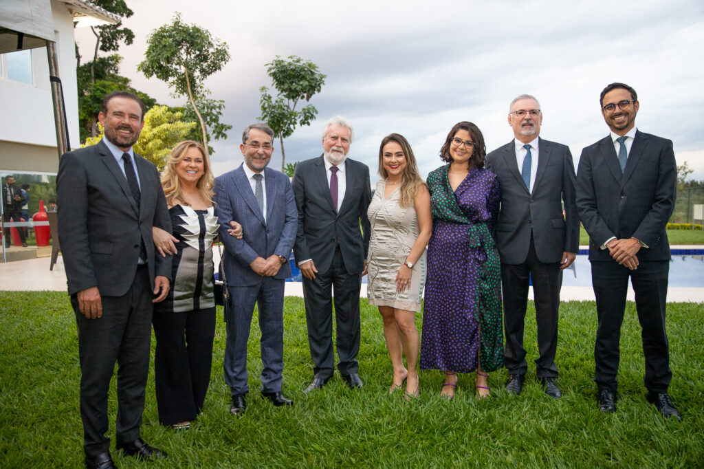 Raul Sabóia, Gláucia Machado, o presidente do Correio Braziliense Guilherme Machado, desembargador Cruz Macedo, Rita Machado, Malu Diniz, o presidente do TJDFT Waldir Leôncio e Raul Sabóia Filho