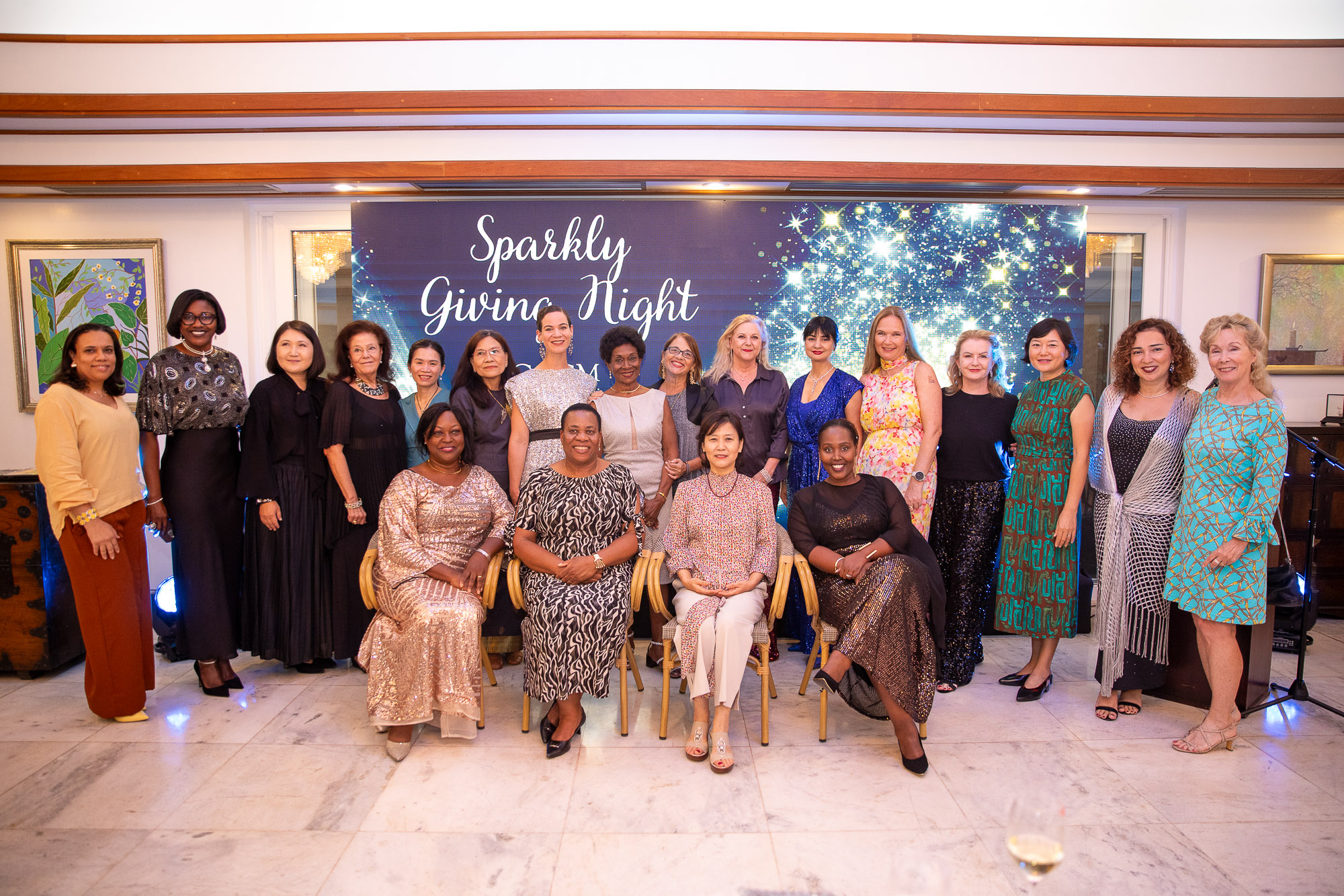 Embaixatrizes espalham esperança em noite beneficente