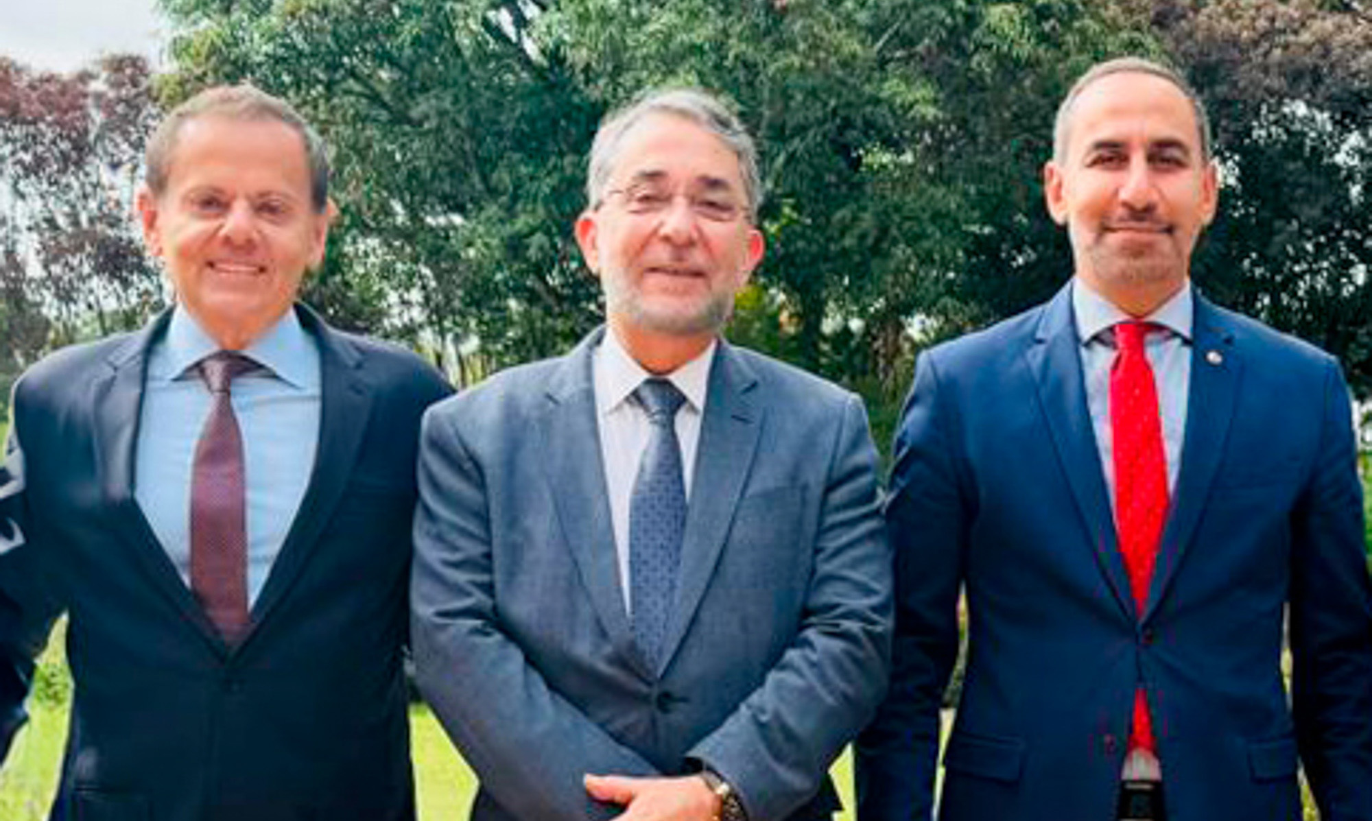 Nadim Haddad, o presidente do Correio Braziliense Guilherme Machado e o embaixador do Líbano no Brasil, Elias Nicolas | Foto: Arquivo pessoal