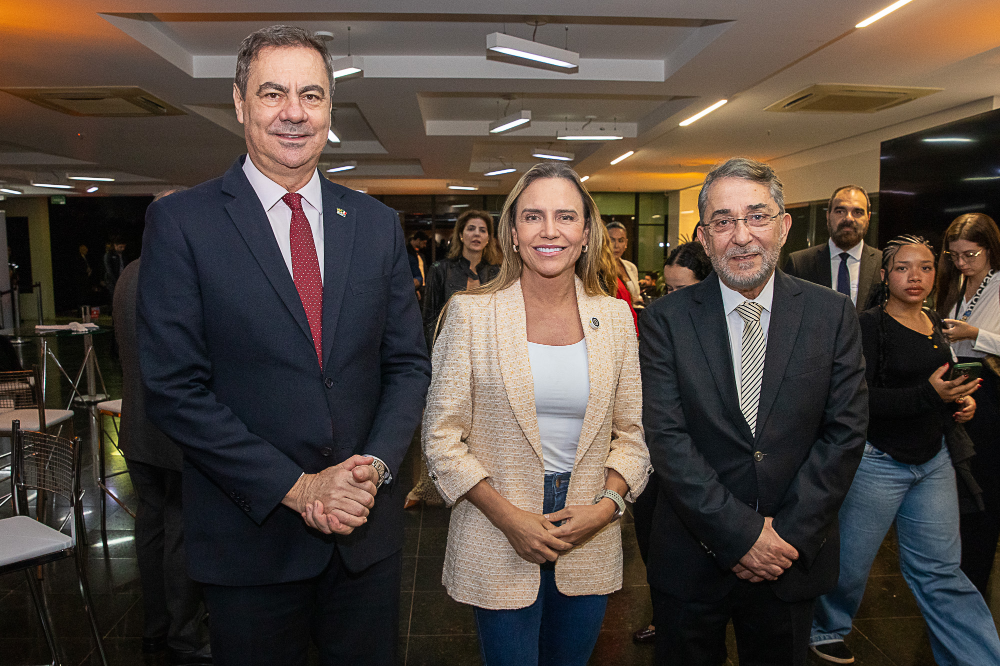 O presidente da Fecomércio José Aparecido Freire, a vice-governadora do DF Celina Leão e o presidente do Correio Braziliense Guilherme Machado | Foto: Mariana Campos
