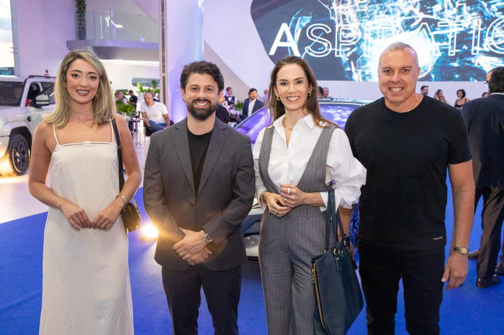 Stela Maryanne, o diretor-geral da Denza Brasil Caio Mandarino, Cristiane Coelho e Giuseppe Salvatore