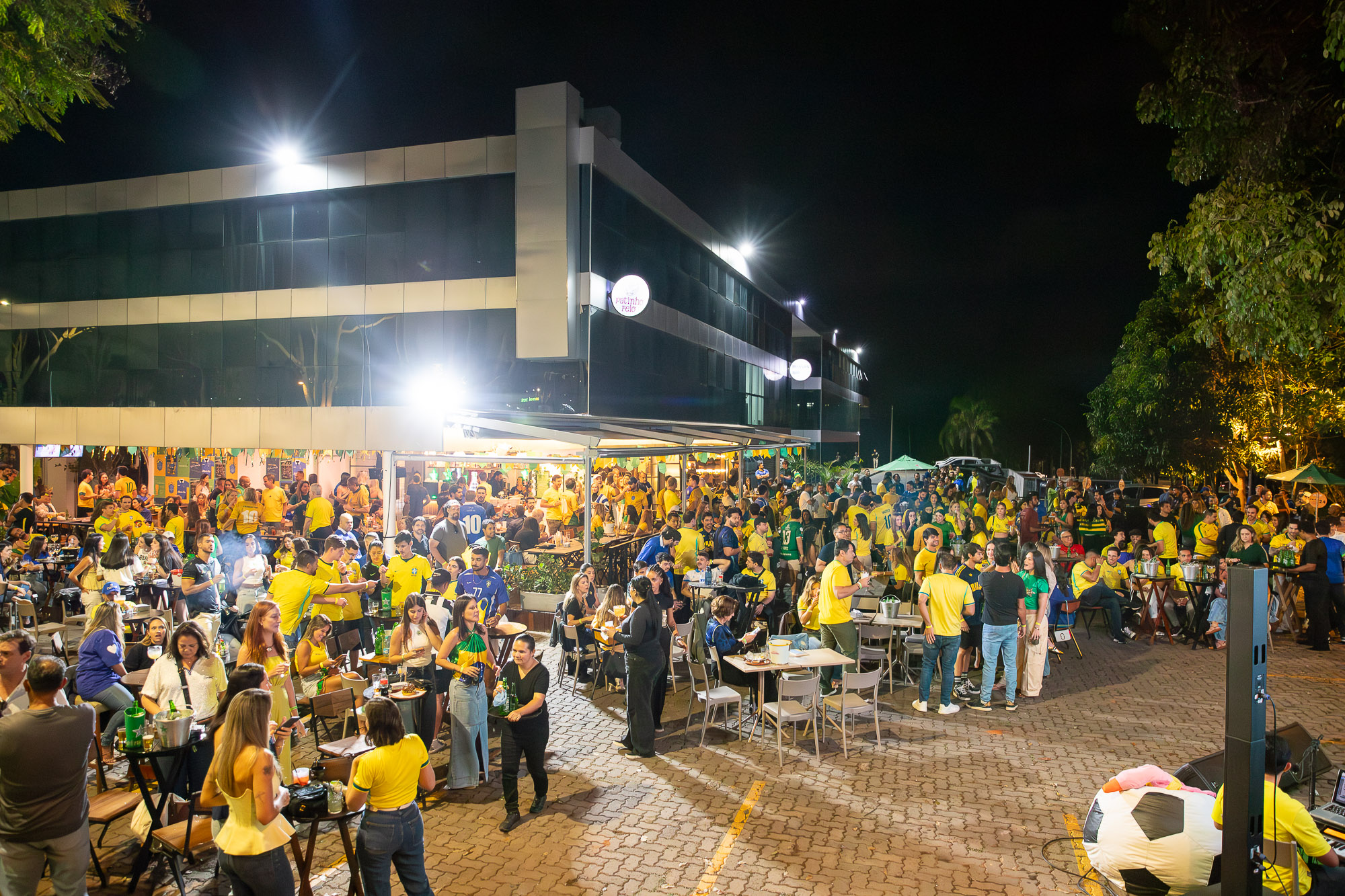 Entre pagode e torcida, vitória do Brasil reacende sonho do hexa no Patinho Feio - Viva Brasília - 